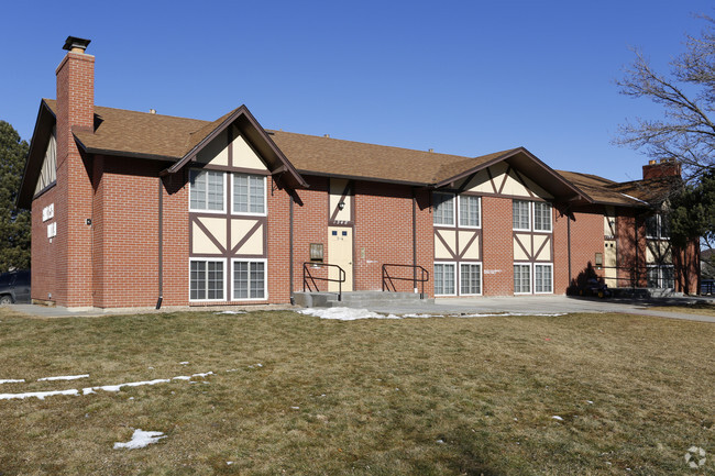Photo - English Village Apartments