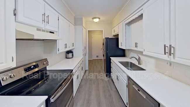 Building Photo - 821 W Woodard St Rental