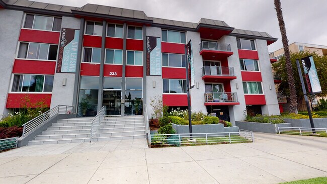 Building Photo - Chateau La Fayette Rental