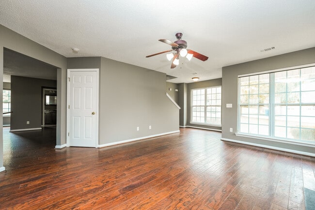 Photo - 5549 Village Ridge