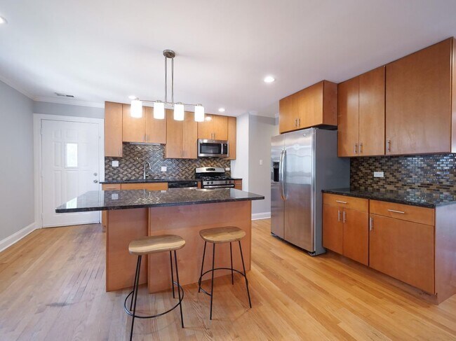 Photo - 6812 N Wolcott Ave