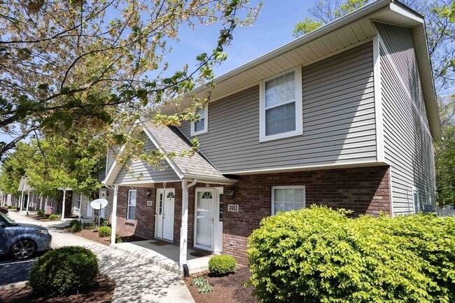 Building Photo - Gorgeous 2 Story, 3 bd/2.5 ba Townhome With Ample Space