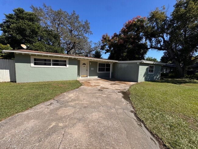 Frente - 2429 Sandy Ln
