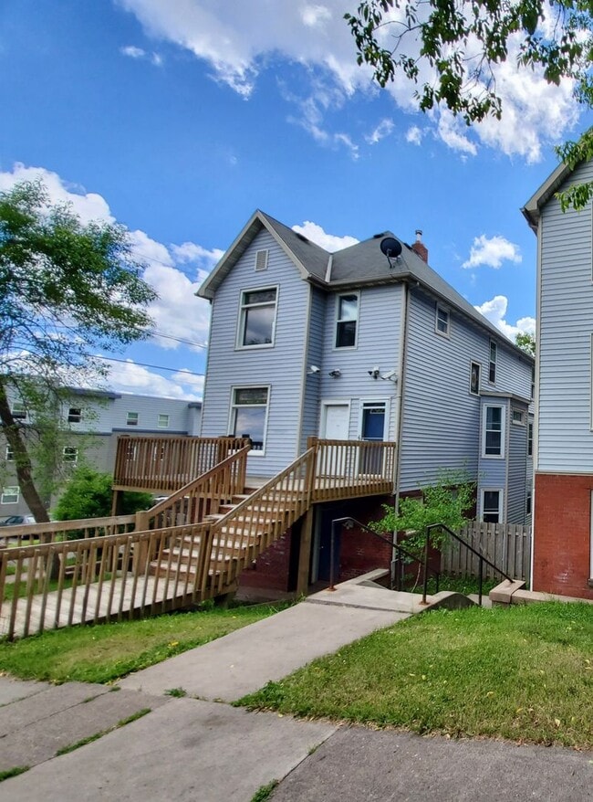 Building Photo - 419 N 1st Ave W Unit 419 N 1st Ave W - C