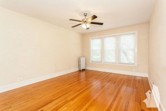 1921 W Winona St Unit 1925-1