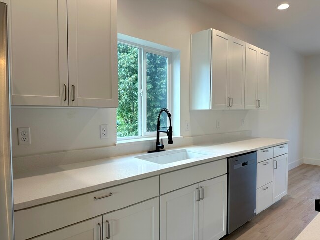Photo - 3021 Harold Dr SE