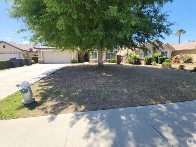 Building Photo - 5 bedrooms/ 2 baths Location Olive Dr/ Old... Rental