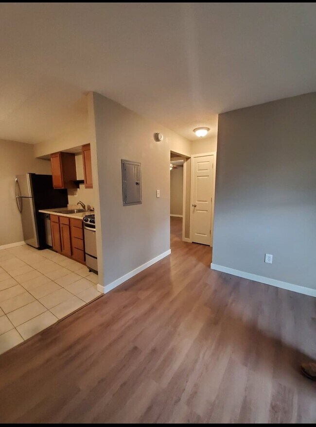 Building Photo - TriVista Unit A4