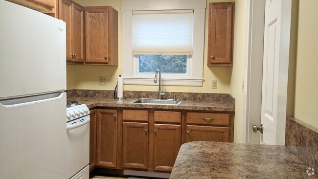 Building Photo - 80 Main St Unit RSide Rental