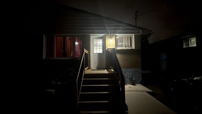 Building Photo - 17 Milner Rd Unit Basement
