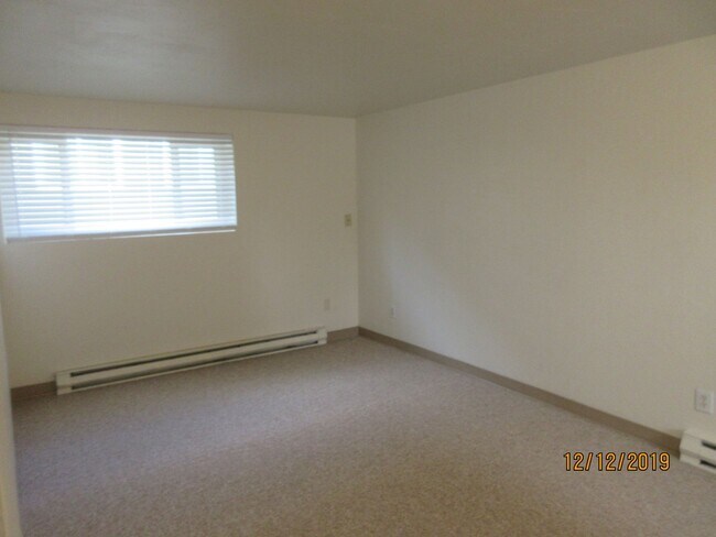 Photo - (907) Bluewood Apartments - 1 Bedroom / 1 Bath Unit 952-08