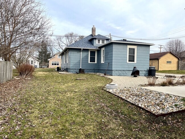 Photo - FULLY FURNISHED 3-bedroom, 2.0 bathroom home in Saint Joseph