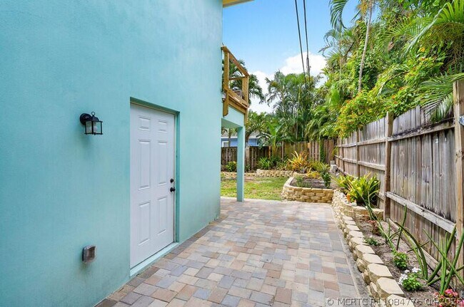 300 SE 7th Ave