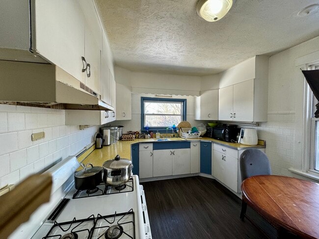 Building Photo - 911 Perry Hwy Unit 1st floor