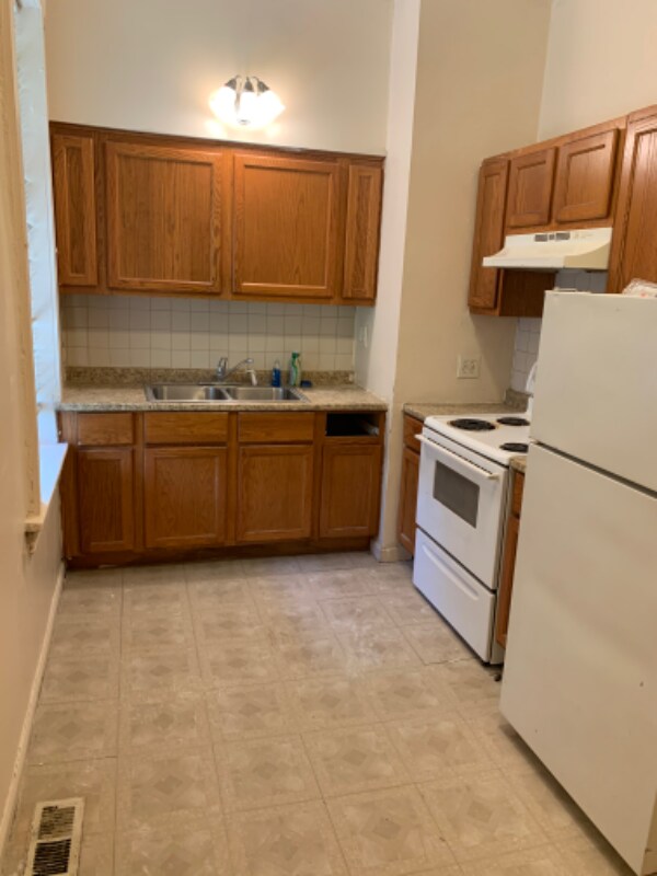 Photo - 817 McLaran Ave