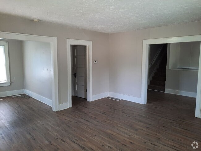 Building Photo - $1195 - 3 bedroom/ 2 bathroom plus bonus r... Rental