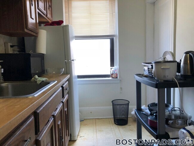 Building Photo - 349 Pleasant St Rental