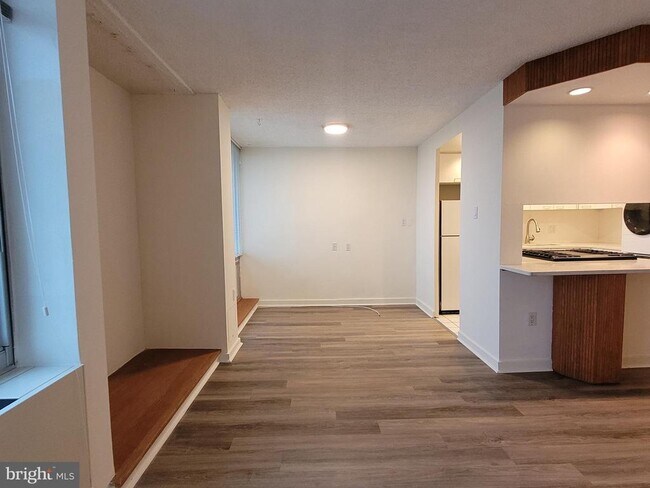 Photo - 604 S Washington Square Unidad 3006