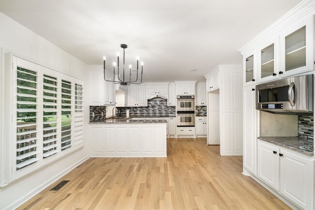 Photo - 1726 Lewisburg Pike