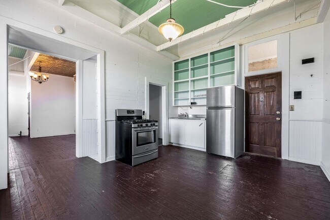 Photo - Historic 2-Bed, 2-Bath Apartment in Downto...