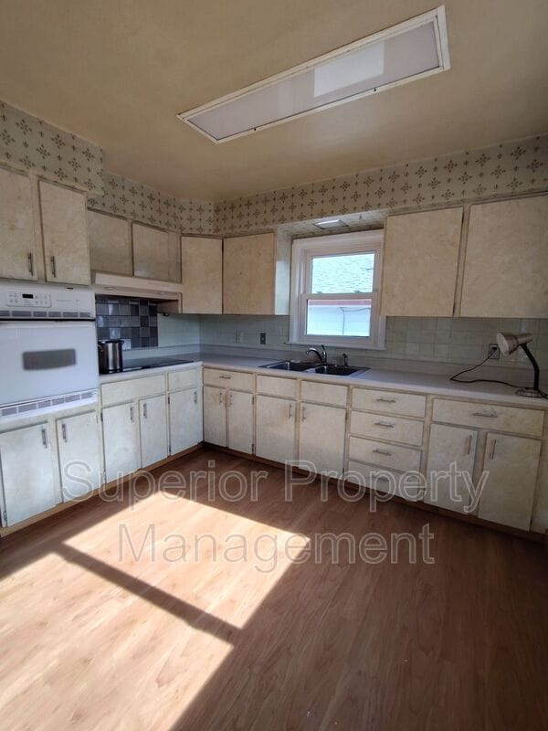 Photo - 1947 E 18th St