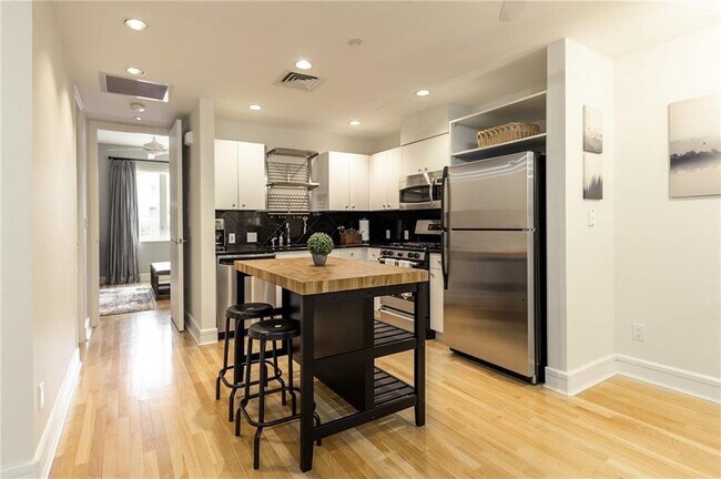 Photo - 901 W 9th St Unit 315