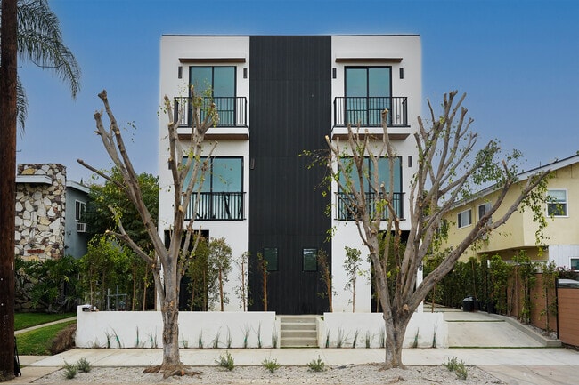 Photo - 13843 Burbank Blvd
