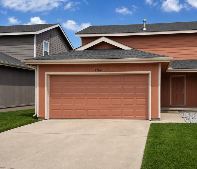 Building Photo - 3 Bed 2.5 Bath 2 Car Garage Split Duplex- Pets ok!