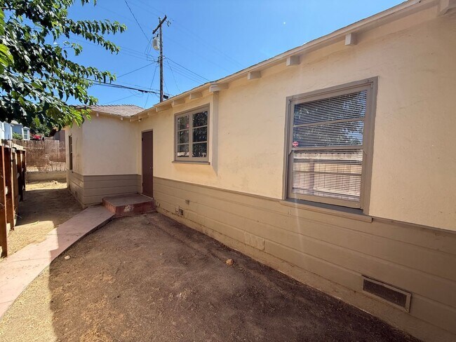 Photo - 511 Philippine St