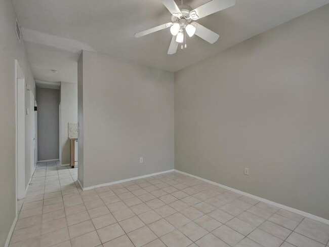 Photo - 2801 Rio Grande Unit 304