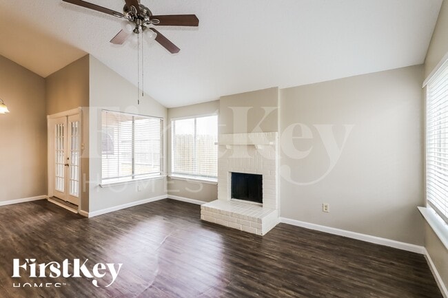 Photo - 10810 Lakewood Oaks Dr