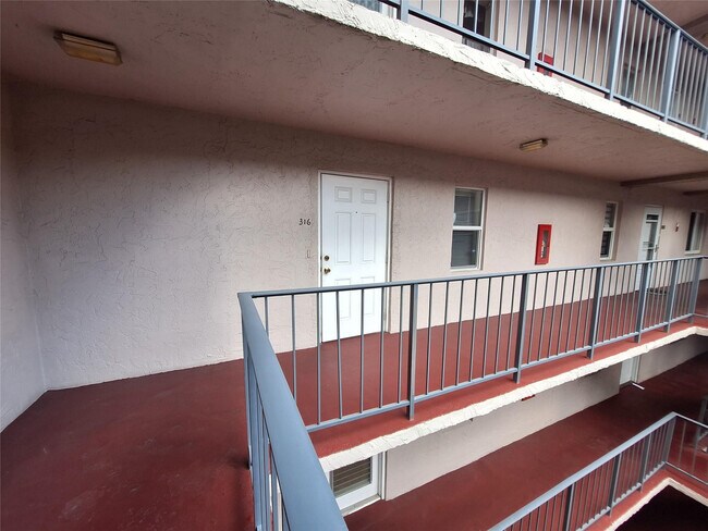 Photo - 2821 Somerset Dr Unidad 316