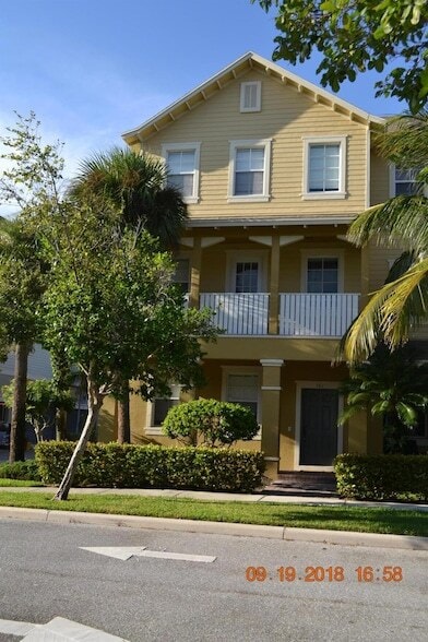 Building Photo - 107 W Pigeon Plum Dr Rental