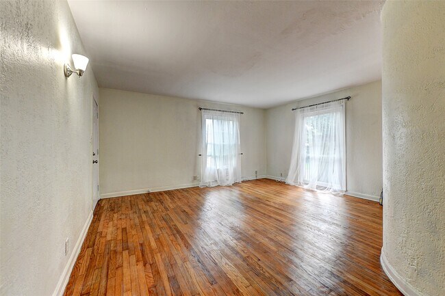 Photo - 2509 Shakespeare St Unit 1