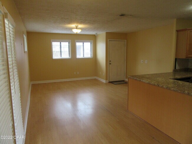 Photo - 820 Premier Dr