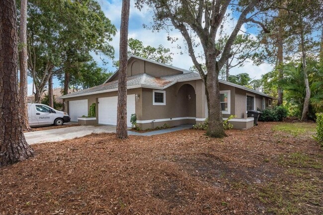 Photo - 1025 Staghorn St