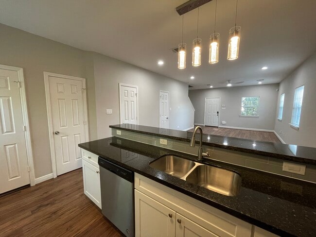 Building Photo - 5011 Mallow St Rental