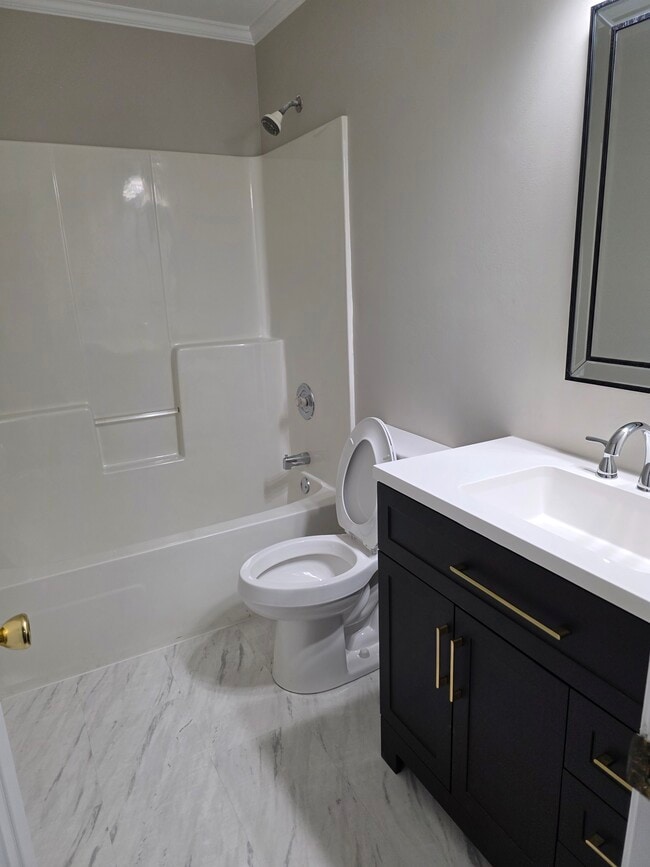 Segundo baño - 908 Baywood Rd