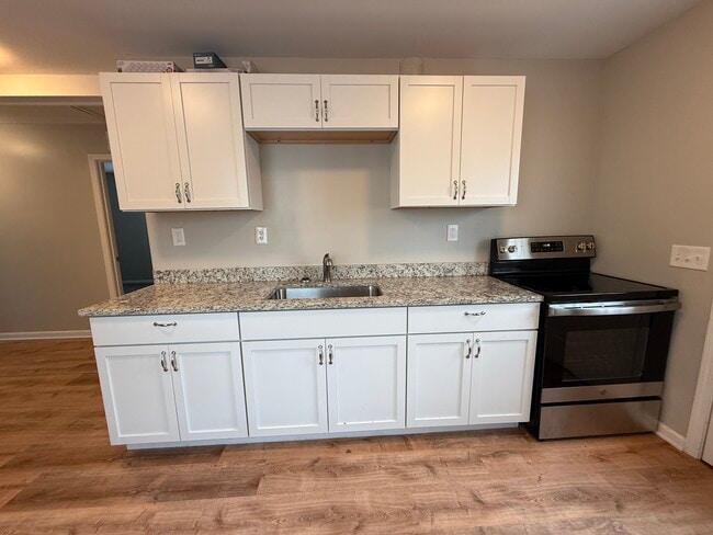 Photo - 14310 Hobart Ave