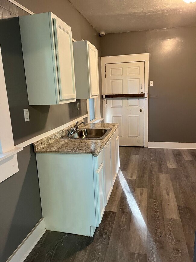 Photo - 7915 Linwood Ave Unit #1