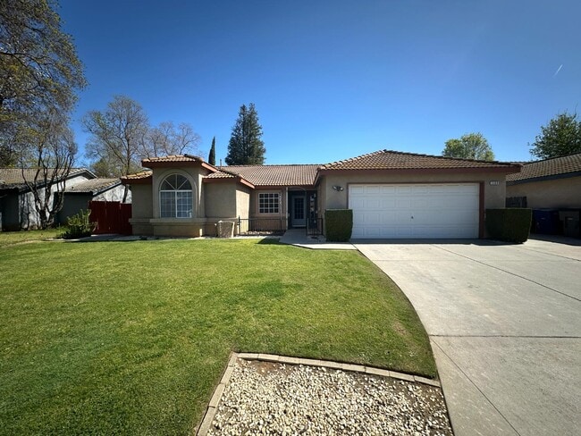 Building Photo - 5560 N Ellendale Ave