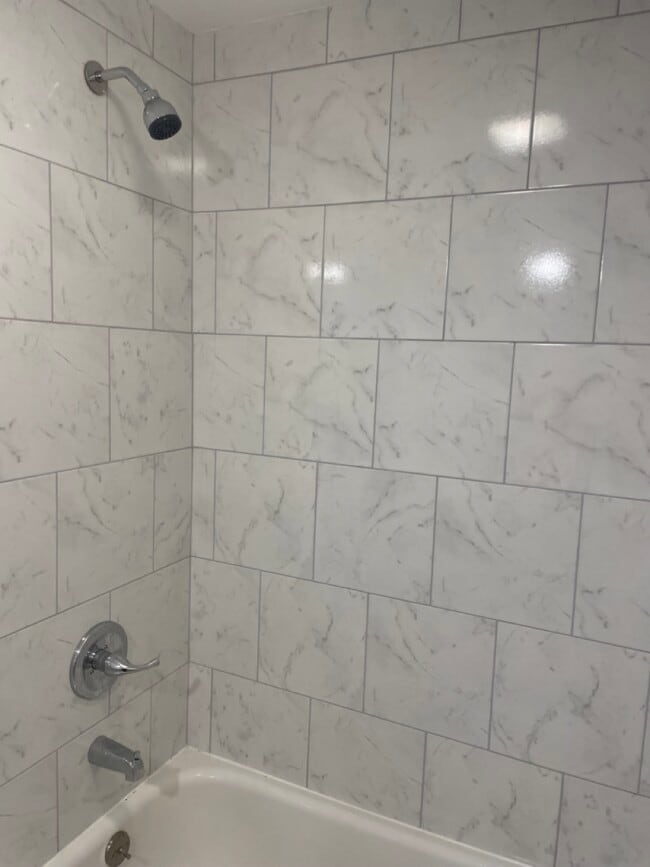 Fotografía del edificio - 404 W Clinton St Unidad 4