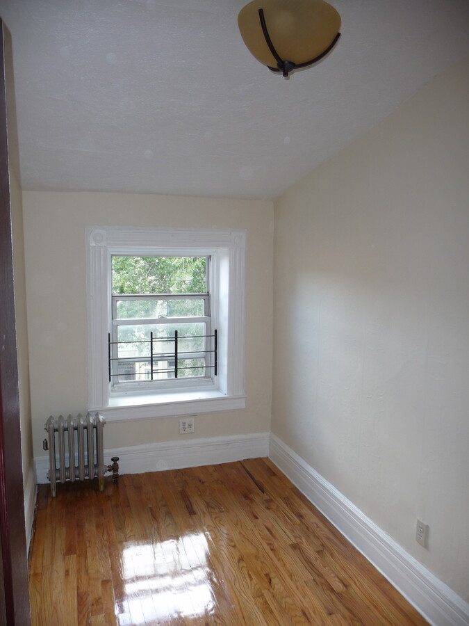 2nd bedroom/study - 13 Revere Pl Unit #3