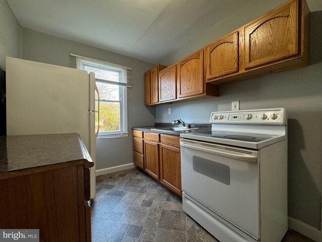 Photo - 320 Sollers Point Rd