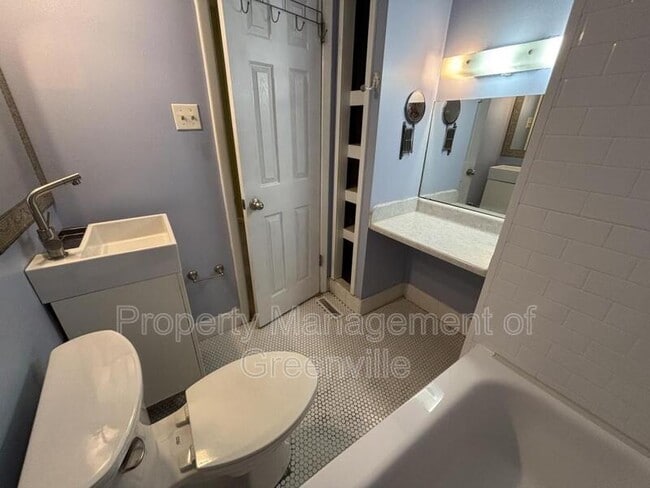 Photo - 2530 E North St Unit 1B