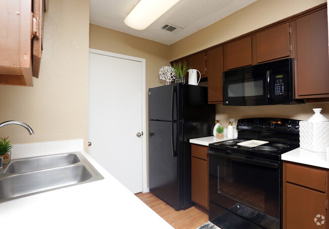 1BR,1BA-703sft - Greenbriar Apartments