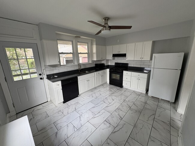 Photo - 2032 Wightman St