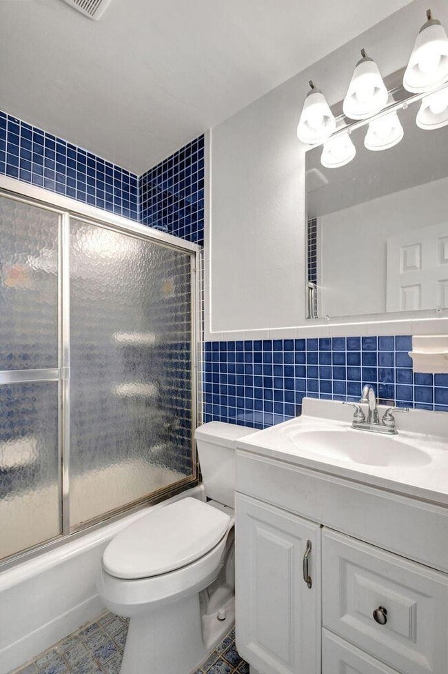 Photo - 510 Lake Shore Dr Unidad 20