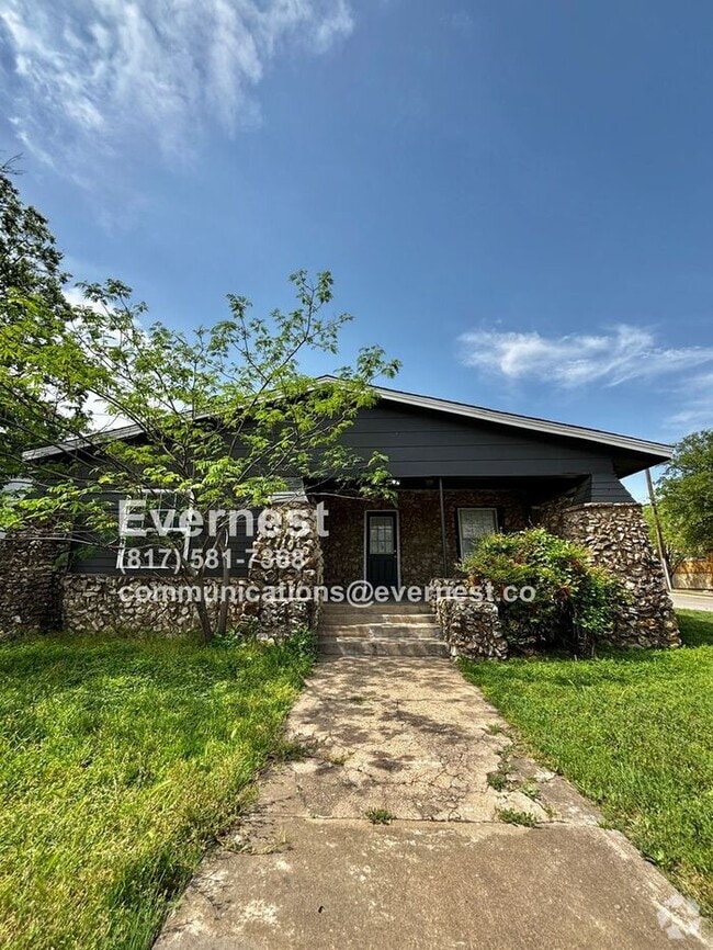 Building Photo - 2923 Azle Ave Rental