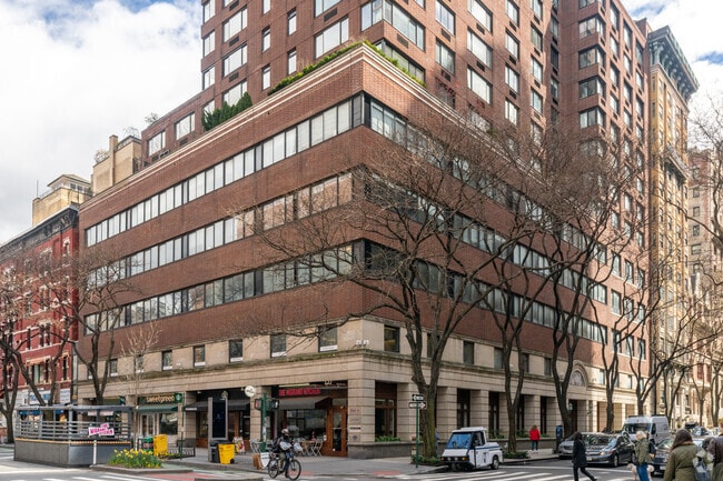 Photo - 45 W 67th St